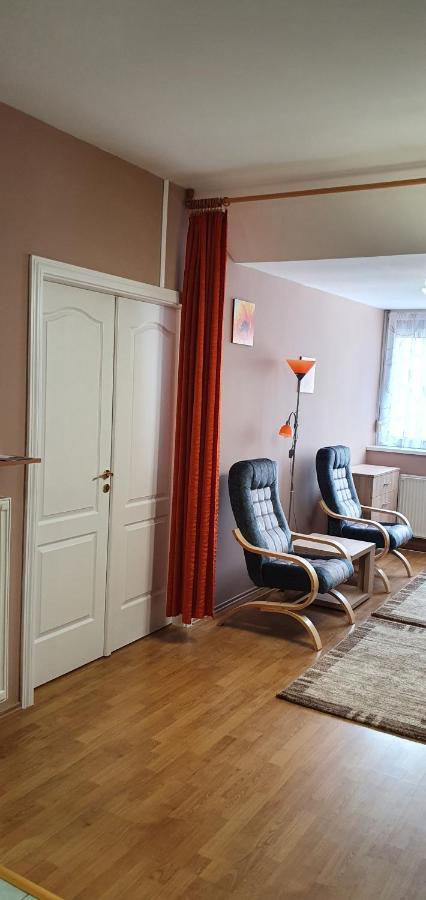 Venusz Apartman Cserkeszőlő Exterior foto