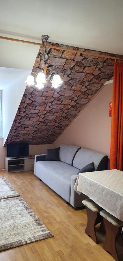 Venusz Apartman Cserkeszőlő Exterior foto