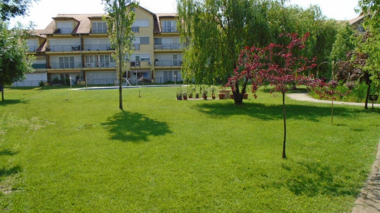 Venusz Apartman Cserkeszőlő Exterior foto